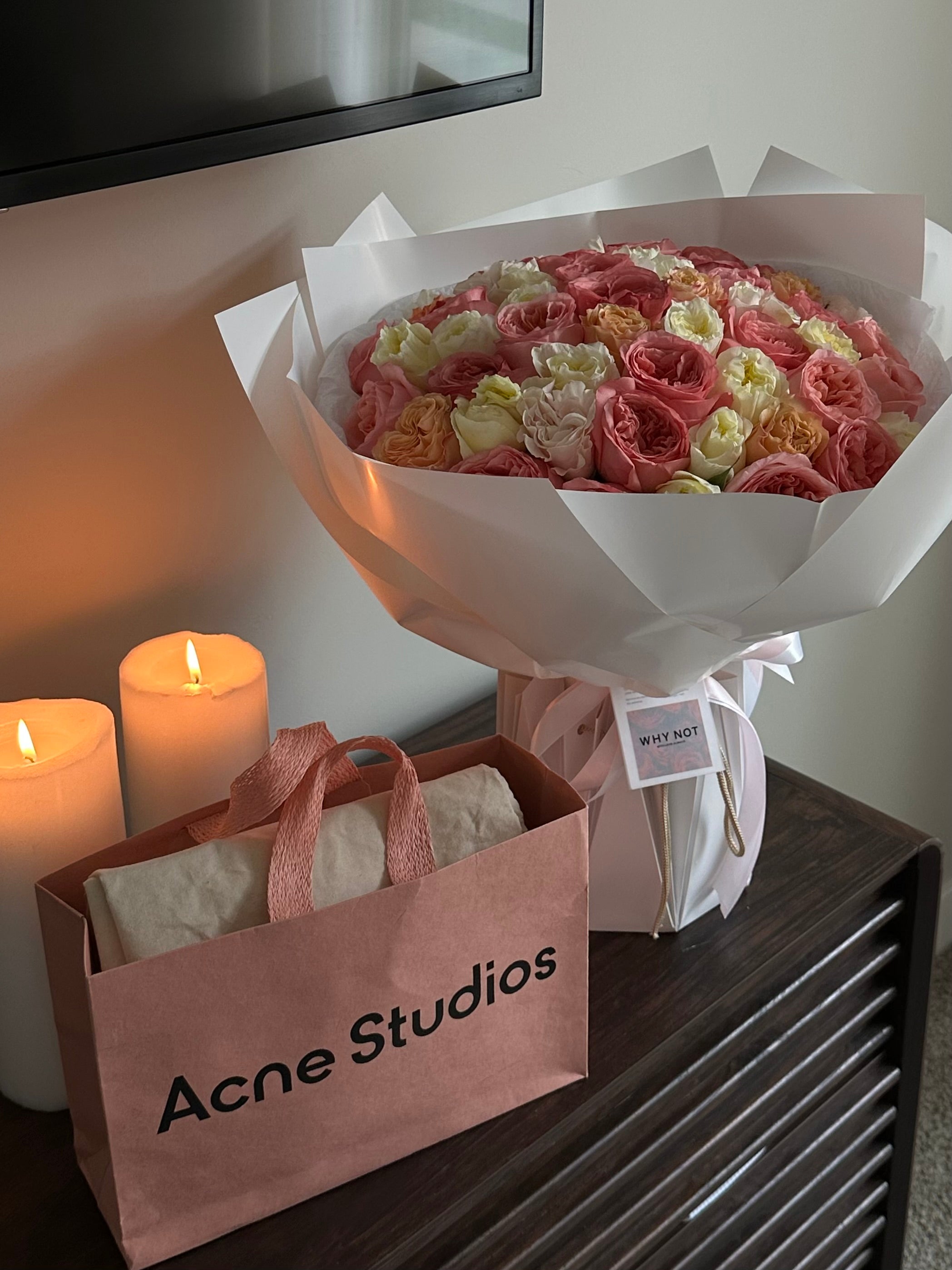 50 Light Roses in Three Shades/PREMIUM