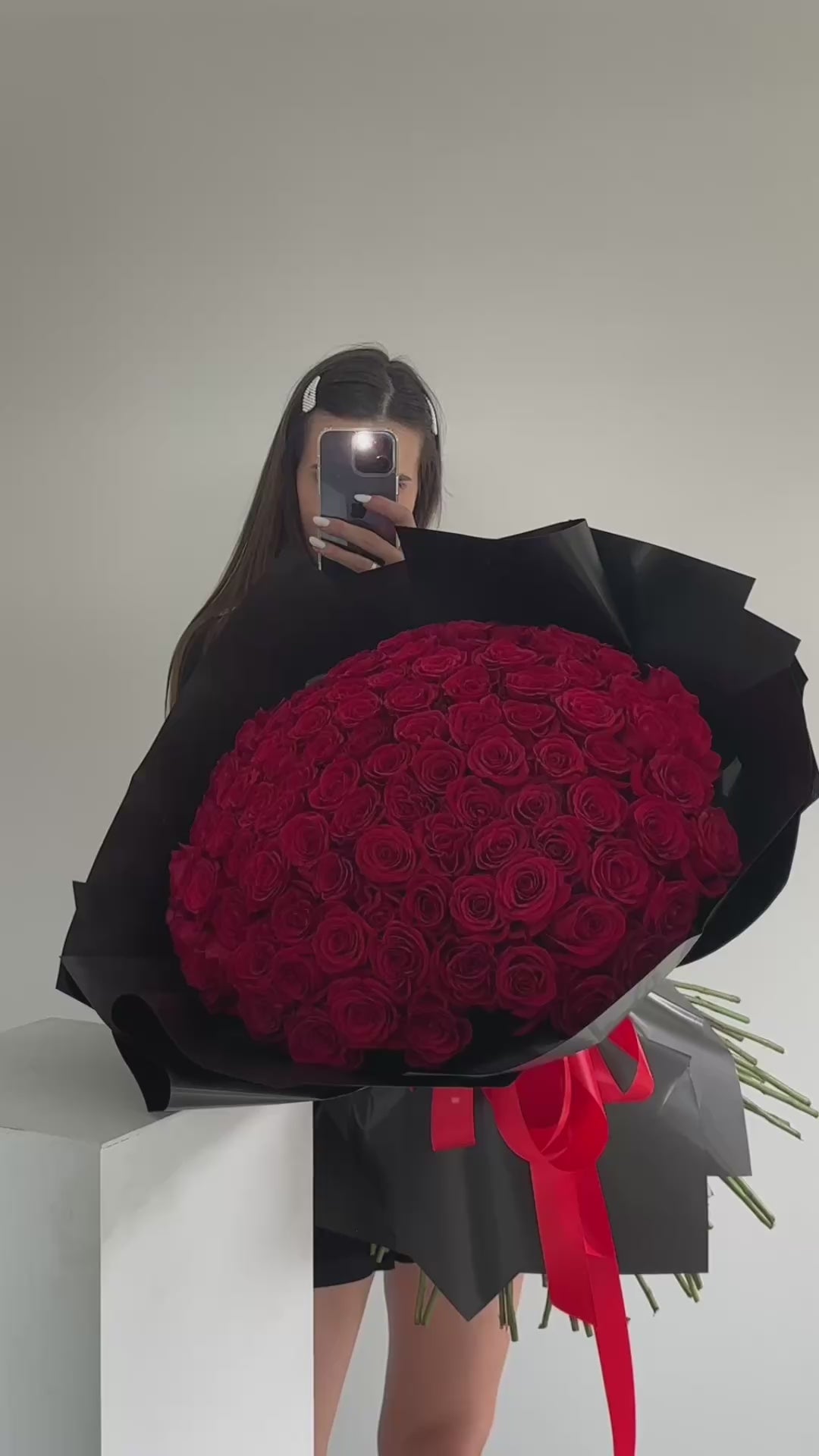 100 Premium Red Roses. Black