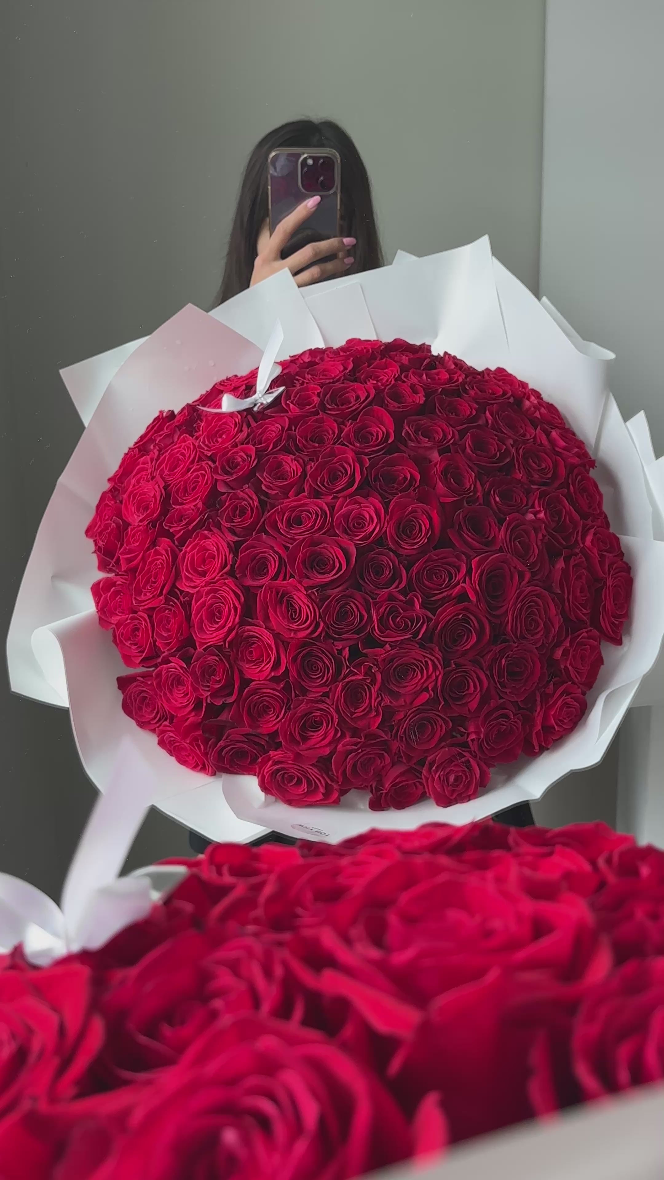 100 Premium Red Roses. White