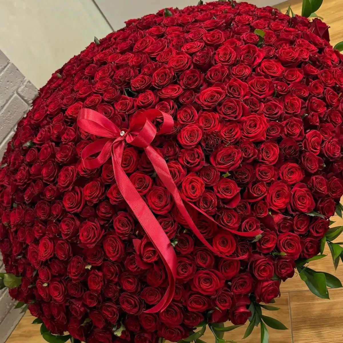 300 red roses