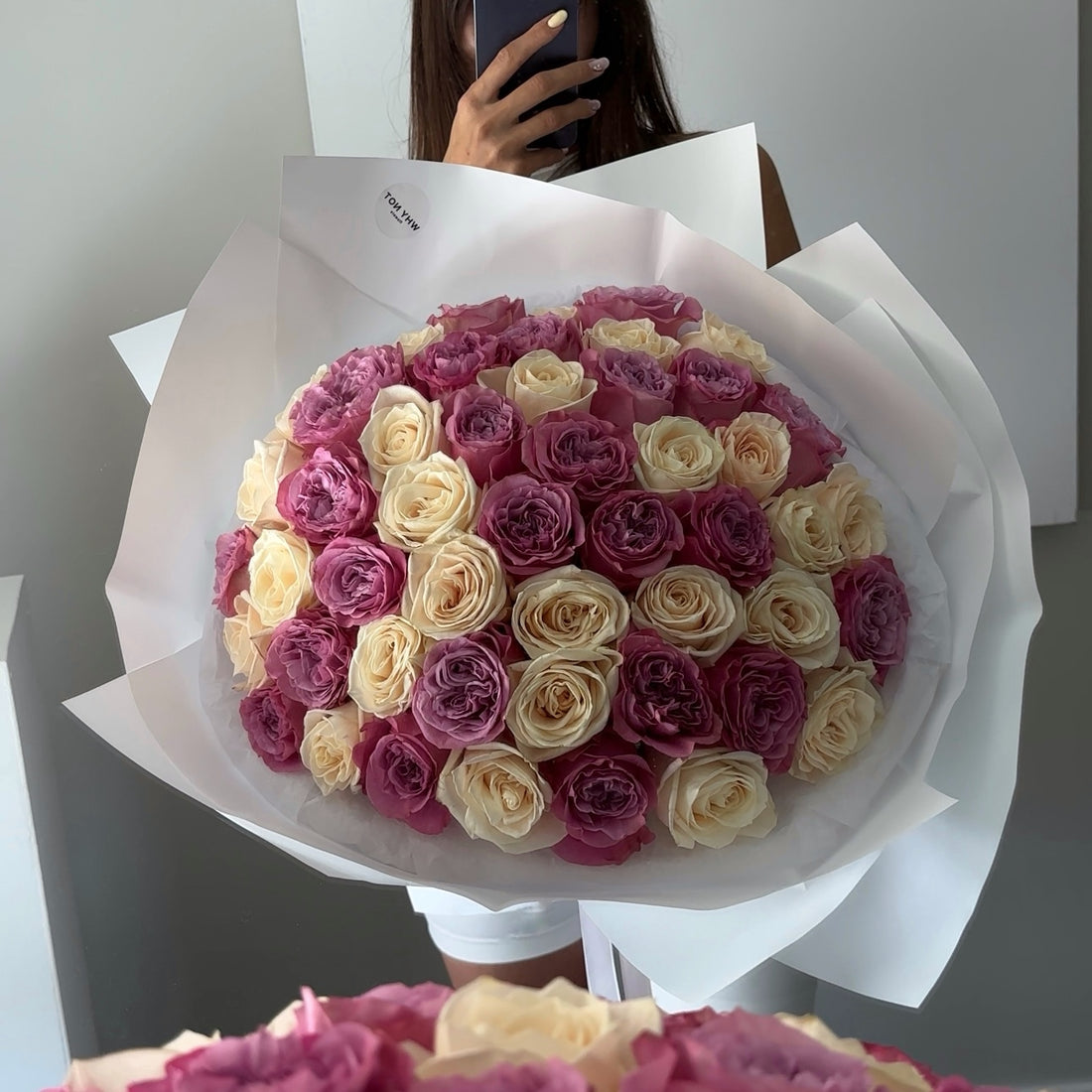 50 White and Lavender Roses