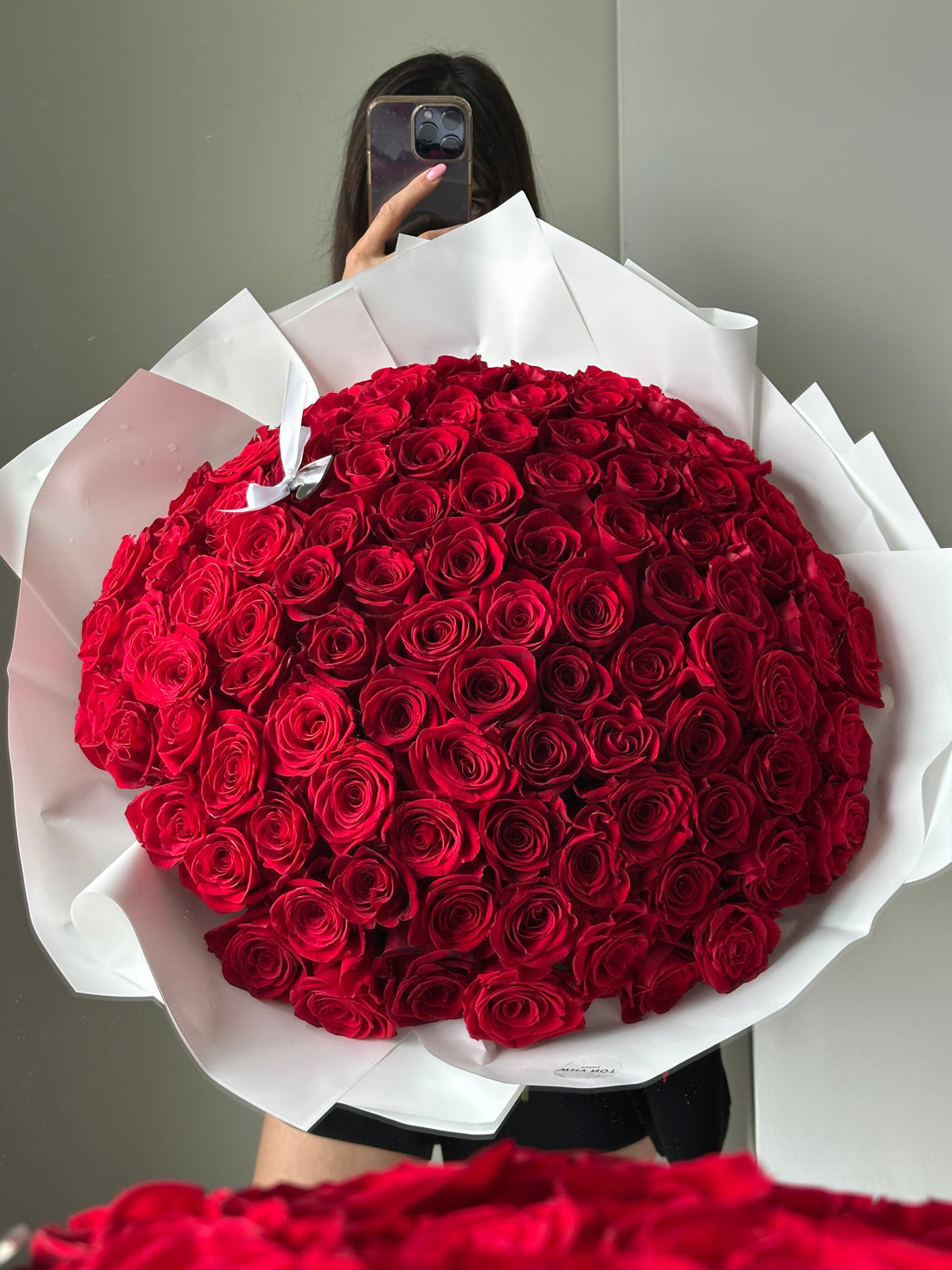 100 Premium Red Roses. White