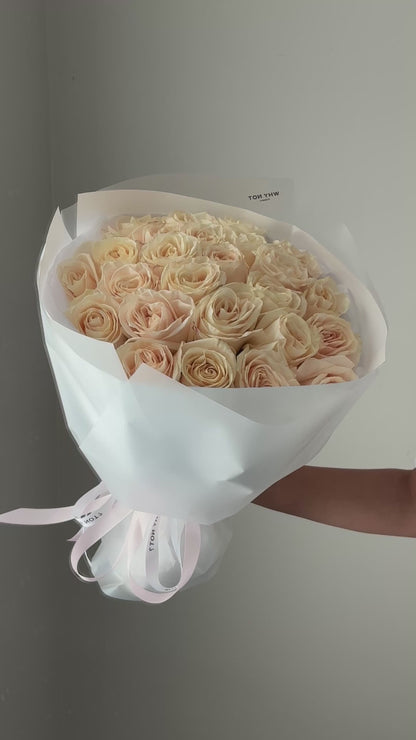 25 Ivory Roses